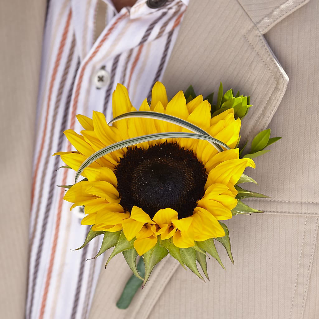 Free Spirit Boutonniere – BROWN'S FLOWERS & GIFTS, Fircrest WA