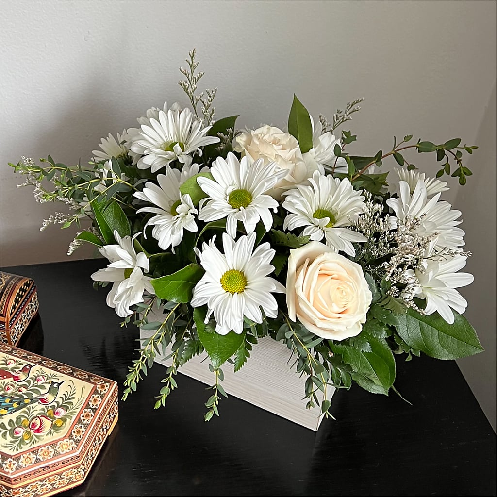 Fresh Linen Box Bouquet – BROWN'S FLOWERS & GIFTS, Fircrest WA