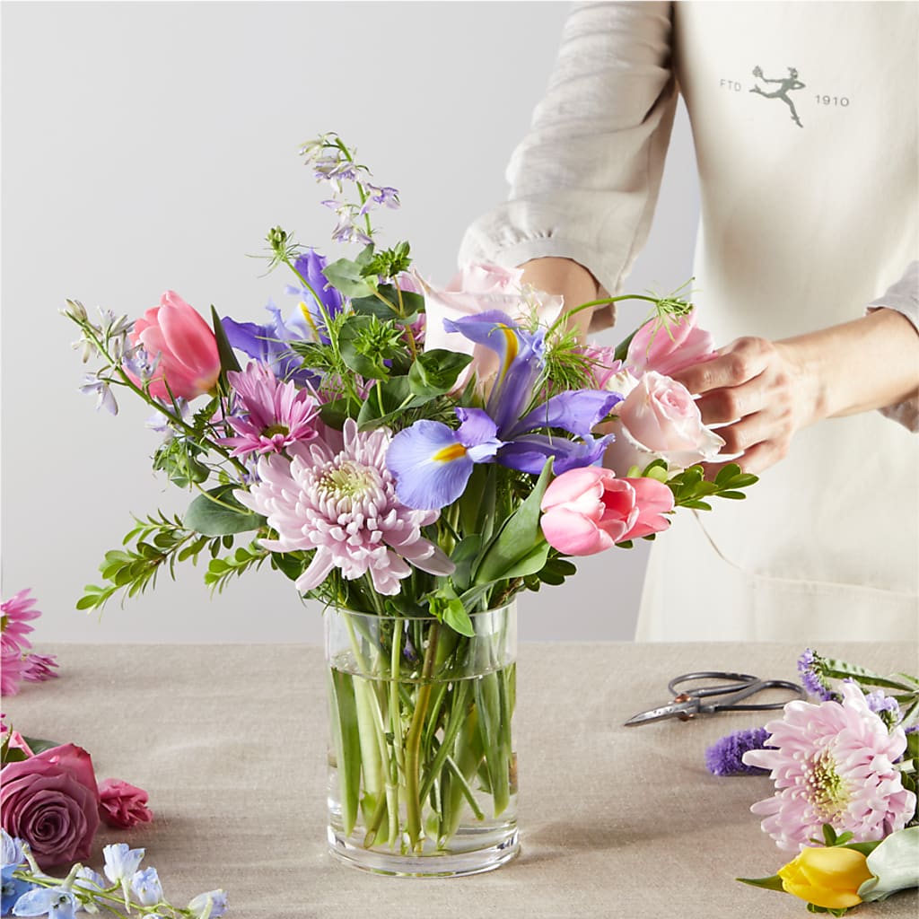Pastel Tradition - A Florist Original – BROWN'S FLOWERS & GIFTS, Fircrest WA