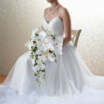 Classic White Bouquet – BROWN'S FLOWERS & GIFTS, Fircrest WA